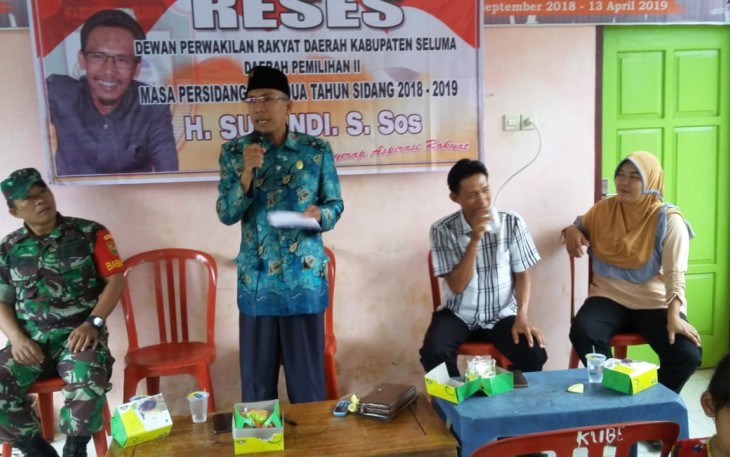Anggota Dewan Perwakilan Rakyat (DPRD) Kabupaten Seluma H. Suhandi, S.Sos saat menggelar reses