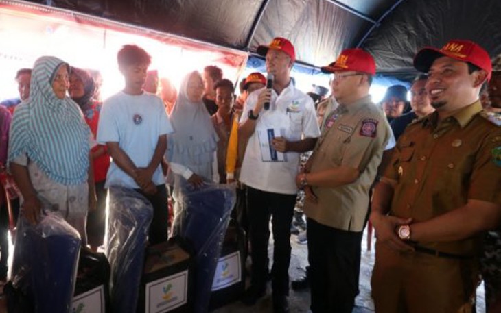 Wakil Wali Kota Bengkulu Dedy Wahyudi Ikut Mendampingi Menteri Sosial RI  Agus Gumiwang Kartasasmita Memberikan Bantuan Kepada Korban Banjir 