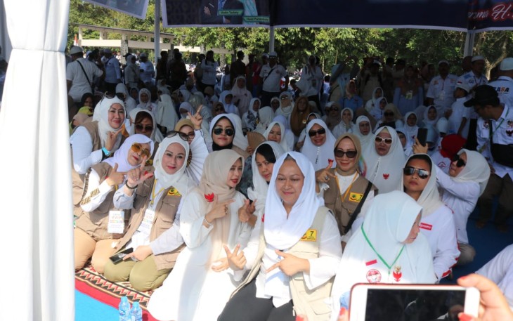 Siti Hutami Endang Adiningsih Dan Ibuk-ibuk Saat Ikut Dalam Aktivitas Kampanye Capres No Urut 02