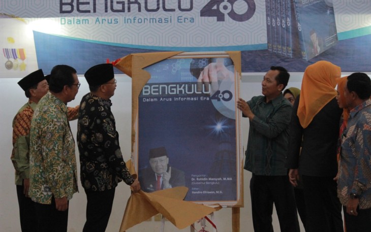 Gubernur Bengkulu Rohidin Mersyah Launcing Buku Bengkulu Dalam Arus Informasi Era 4.0 