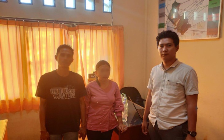 Pasangan Nikah Siri (kiri)