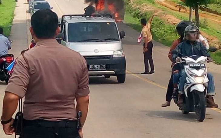 Diduga Akibat Korsleting, Mobil Sedan Terbakar di Jalinsum Asahan