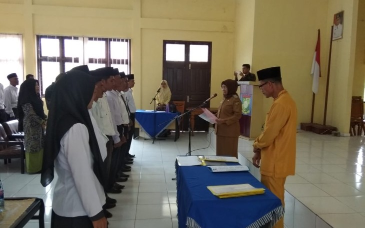 Camat Salo Hj. Mindah SH Lantik Anggota BPD Ganting Dan Ganting Damai 
