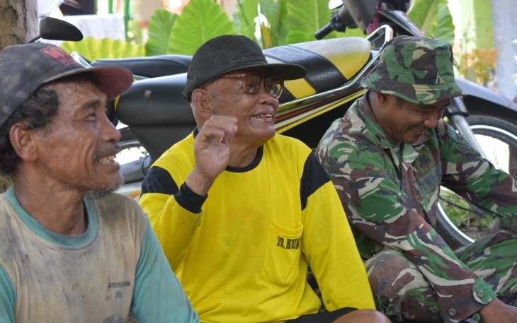 Bersenda Gurau Dengan Warga Bisa Hilangkan Rasa Capek