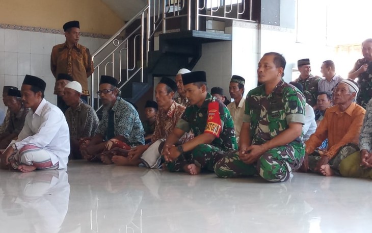 Satgas TMMD Utamakan Ibadah dan Menjalin Silaturahmi Dengan Warga