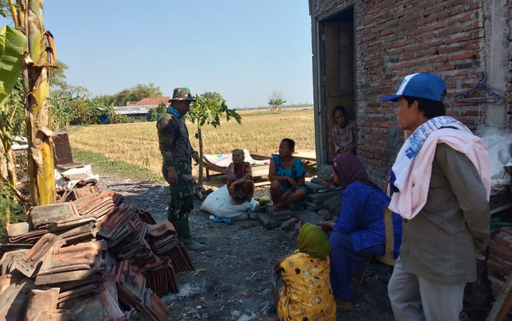 Anggota Satgas Tinggal di Rumah Warga
