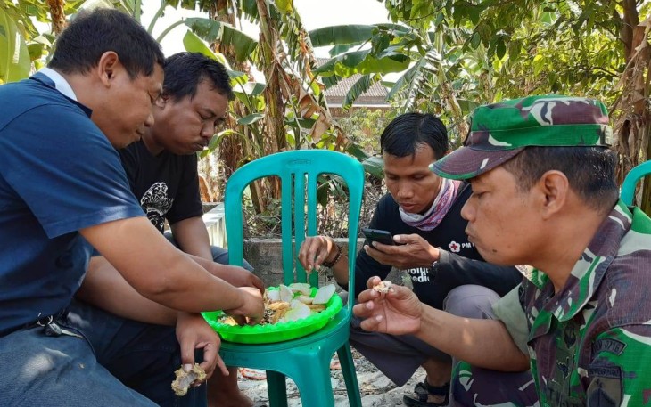 ''Makan Bersama Menambah Keakraban di Lokasi TMMD''
