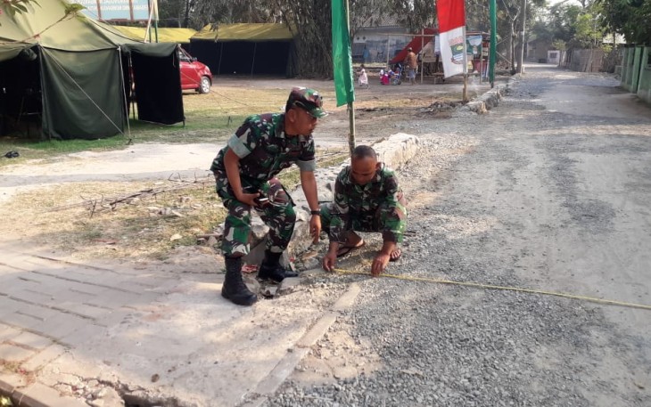 Satgas TMMD Kronjo Lakukan Pengukuran Jalan