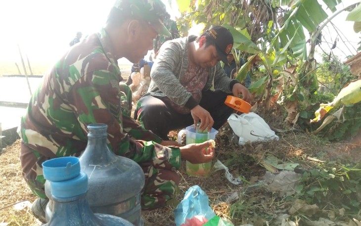 Sukseskan TMMD, TNI dan Warga Pertahankan Keguyuban 