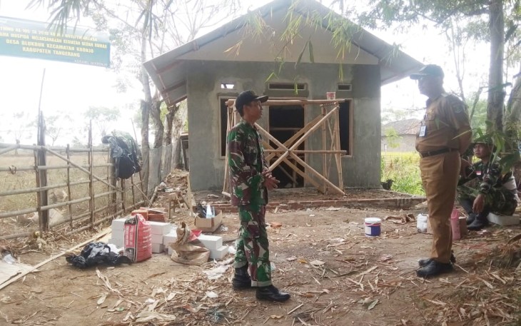 Camat Kronjo Kunjungi Lokasi Bedah Rumah