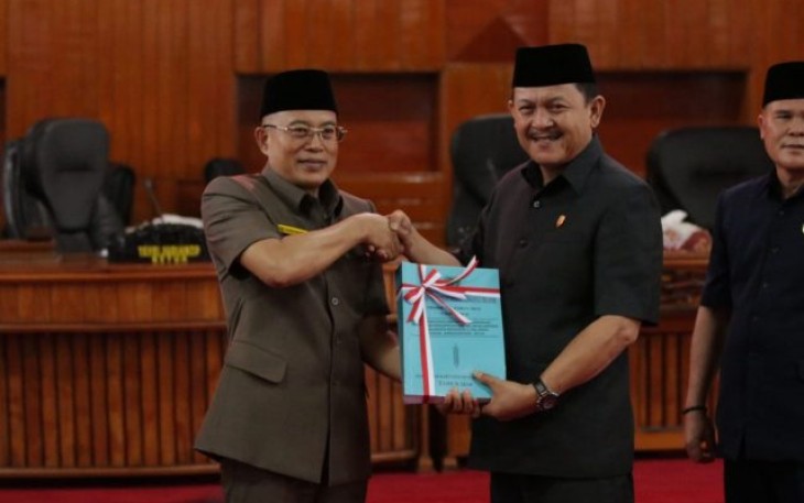 Bupati Bengkulu Selatan Gusnan Mulyadi Dan Ketua DPRD Bengkulu Selatan Yevri Sudianto