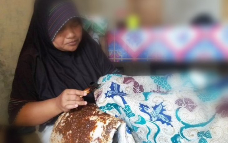 Warniti pengrajin Kain Batik Asal Desa Jatimulya Kecamatan Suradadi