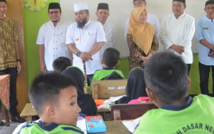 Wali Kota Bengkulu Helmi Hasan 
