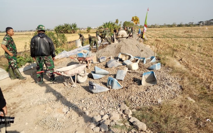 TMMD Kodim 0716/Demak bangun infrastruktur jalan desa