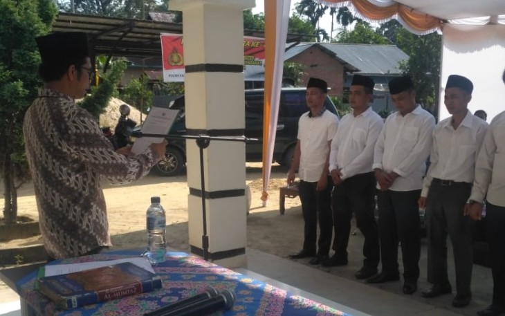 Kepala Desa Simpang Kubu Erisman Lantik Perangkat Desa Dan 2 Kadus Terpilih