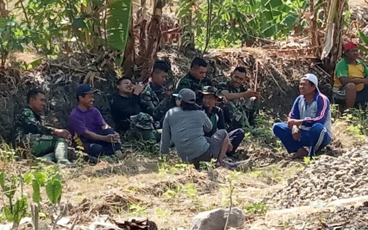 Satgas TMMD Demak Jalin Keakraban Dengan Warga