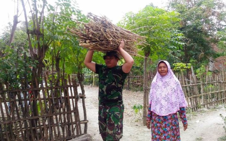 Wujud kepedulian anggota Satgas TMND terhadap masyarakat Jatimulya