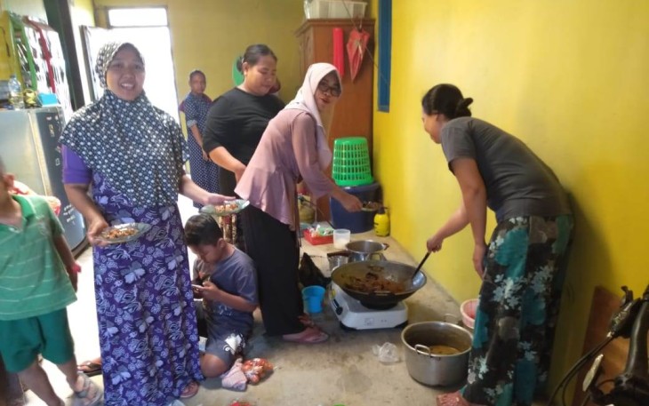 Dandim Apresiasi Srikandi-Srikandi Kalikondang Yang Ambil Peran di TMMD 