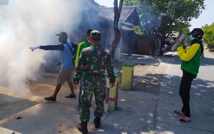 TNI Lakukan Fogging di Desa Sasaran TMMD