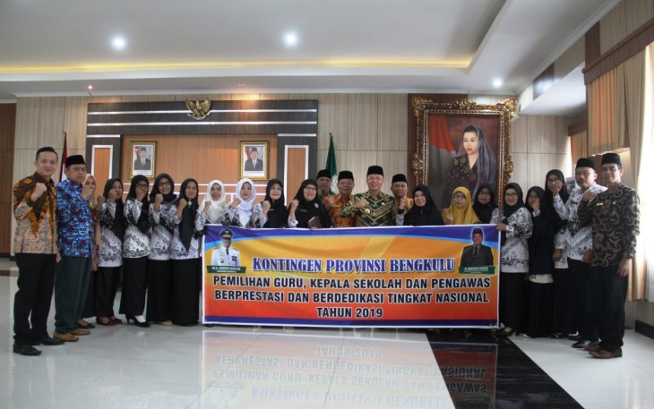 Gubernur Bengkulu Rohidin Mersyah Foto Bersama 