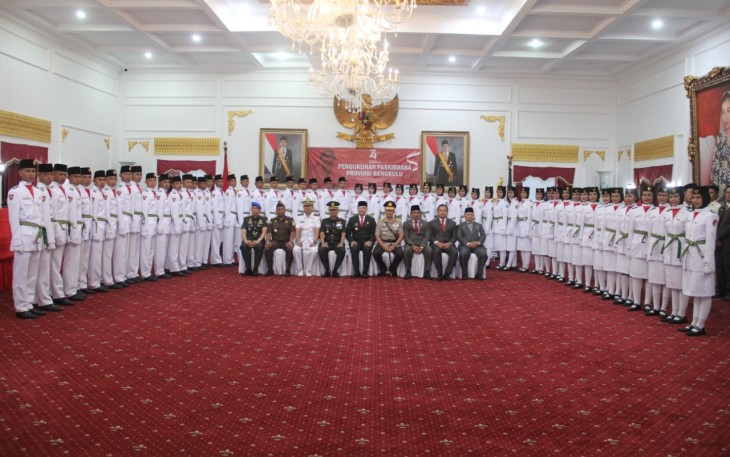 Gubernur Bengkulu Rohidin Mersyah Foto Bersama 