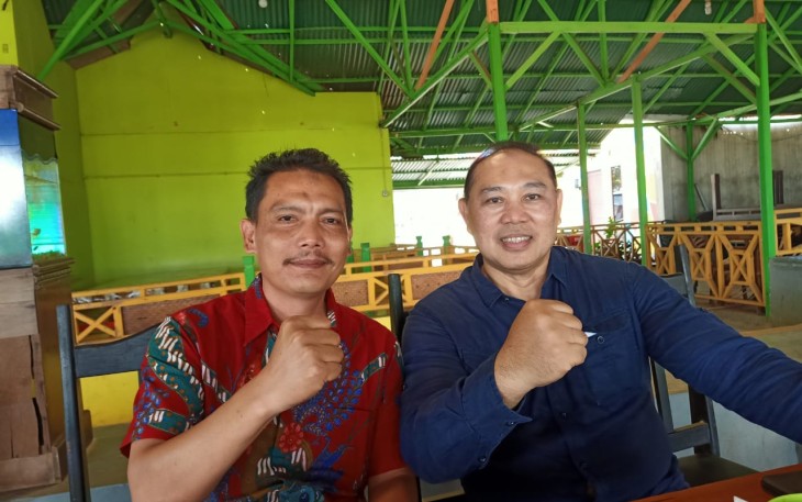 Dr Rahimandani (kiri) bersama Dadang (kanan)