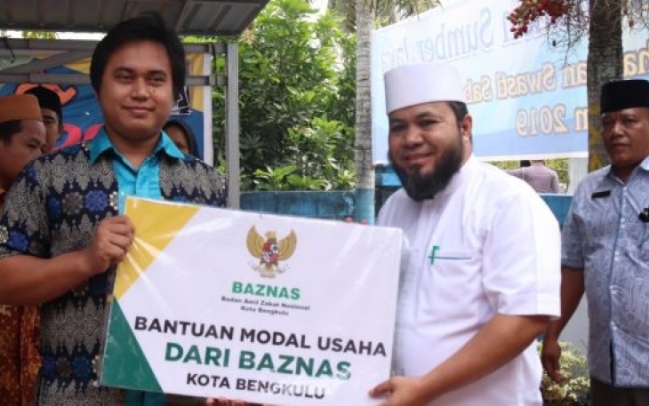 Wali Kota Bengkulu Helmi Hasan Berikan Bantuan Modal Usaha 