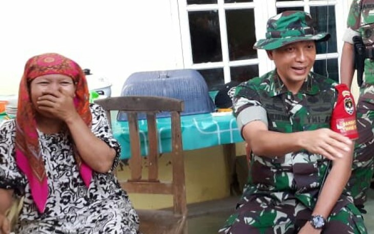 Keceriaan Satgas TMMD Kronjo bersama Masyarakat