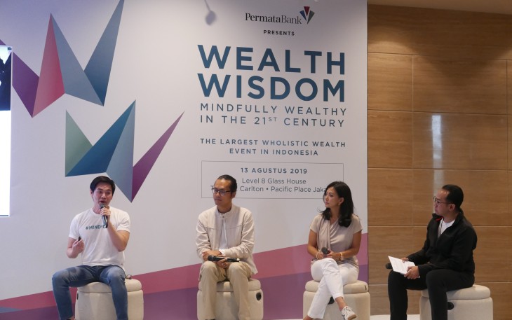 Narasumber melakukan sesi chit-chat dalam acara Press Conference Wealth Wisdom 2019