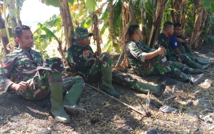 Isitirahat Pun Dilakukan Para Satgas di Lokasi TMMD