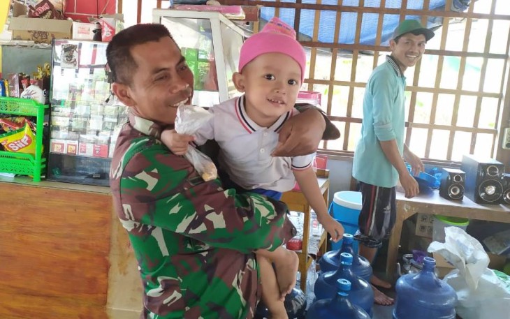 Anak Anak Semakin Lengket Dengan TNI