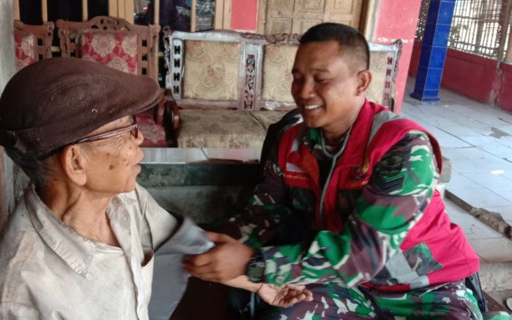 Satgas Kesehatan TMMD Kronjo Layani Warga Sepenuh Hati