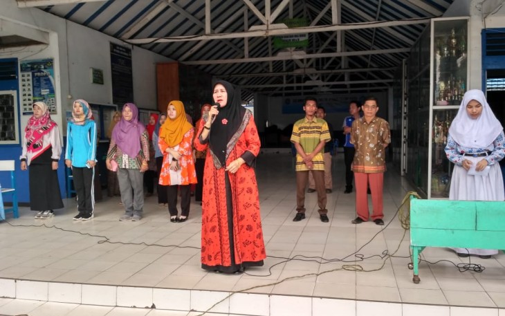 Kepala Sekolah SMPN 4 Kota Bengkulu Mala Hartati