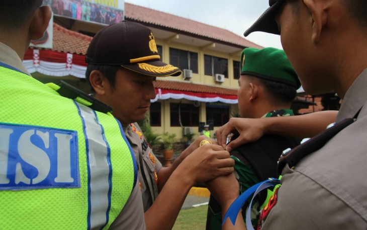 Kapolres Brebes AKBP Aris Supriyono Sematkan Tanda Dimulainya Operasi Patuh Candi 2019