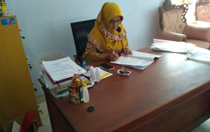 Kades Jimbung Siti Sumarsih