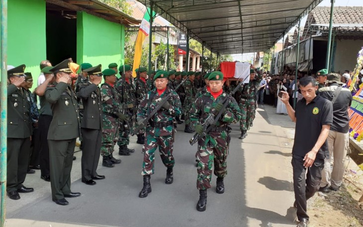 Prosesi Militer Untuk Almarhum Pelda Darmawan