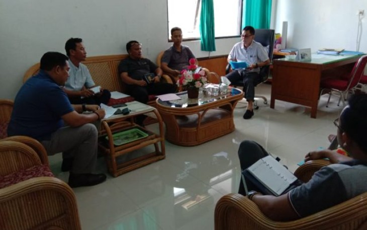 Assisten I Sekretariat Daerah Bengkulu Selatan Yunizar Hasan Pimpin Rapat 