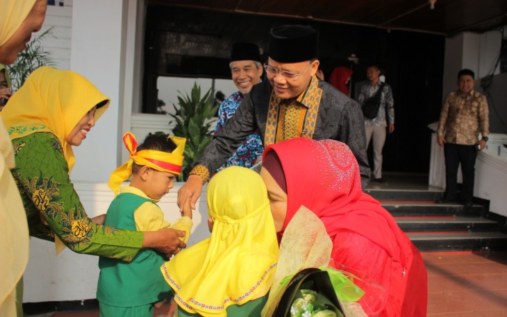 Gubernur Bengkulu Rohidin Mersyah Beserta Istri Derta Wahyulin 
