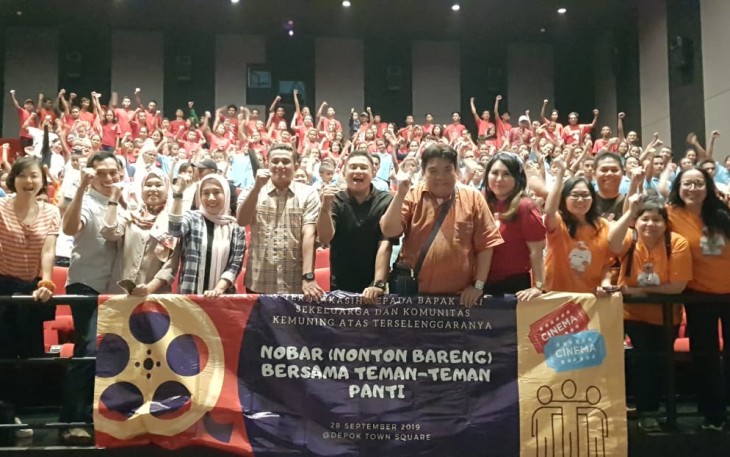 Dandim Depok Nobar Film The Lion King Bersama Yatim Papua