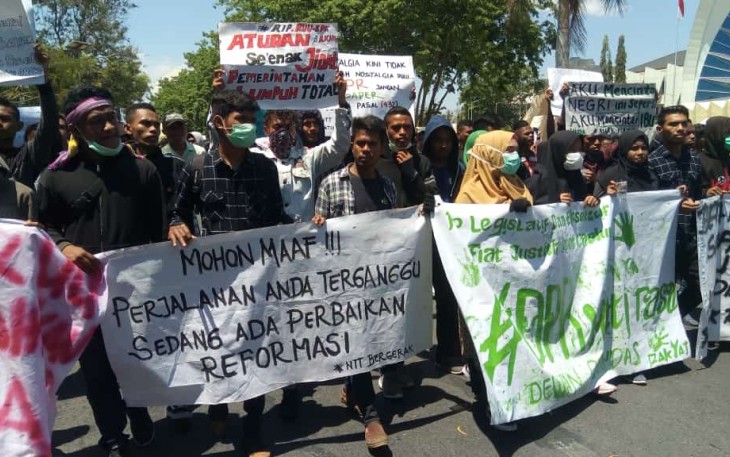 Ribuan Mahasiswa di Kupang saat Demo DPRD Terkait UU KPK dan RUU KUHP