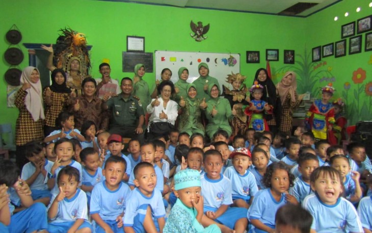 Ketua Persit KCK Cabang XVI Kodim 0502 Anjangsana Yayasan Anak Indonesia Mandiri