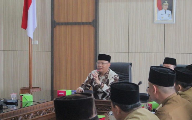 Gubernur Rohidin saat pimpin rapat seluruh Ka. Cabang Dinas (Cabdin) se provinsi Bengkulu 