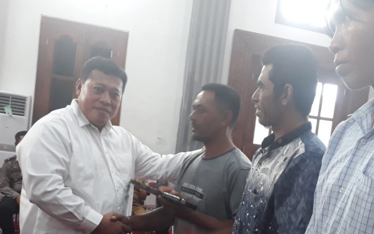 Bupati Mukomuko Choirul Huda Bagikan Rumah Khusus Nelayan