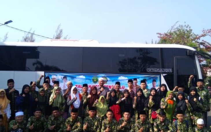 Sekretaris Kota Bengkulu Marjon Lepas Khafilah MTQ Kota Bengkulu 