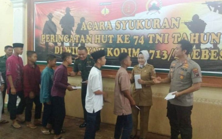 Kapolres Brebes Santuni  Anak Yatim-piatu Bersama Dandim 0713/Brebes
