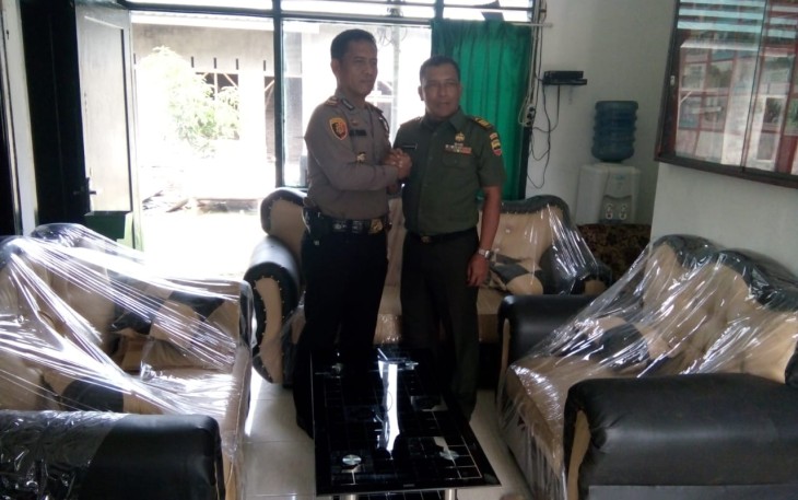 Kapolsek Aek Natas Beri Kejutan kepada Danramil 05/BD