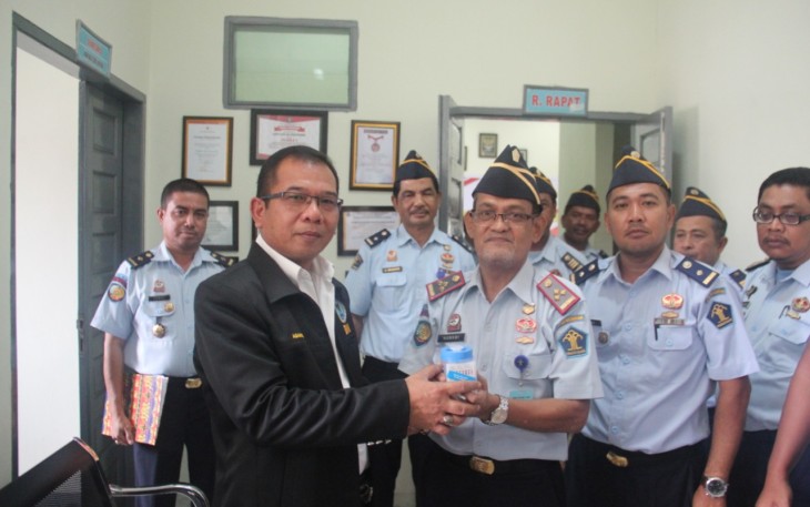 Kepala BNNK Lhokseumawe AKBP Fakhrurrozi SH Foto Dengan Kepala Lapas Kelas II A Lhokseumawe Nawawi 