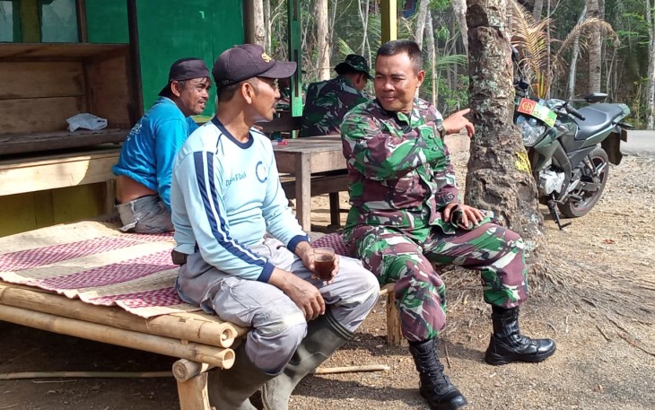 Sertu Budi Suwantoro Terus Jalin Komunikasi dengan Warga Desa Cilibang