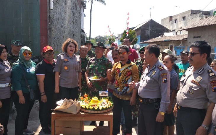 Muspika Jebres Beri Surprise Ke Koramil 04/Jebres di Lokasi TMMD.