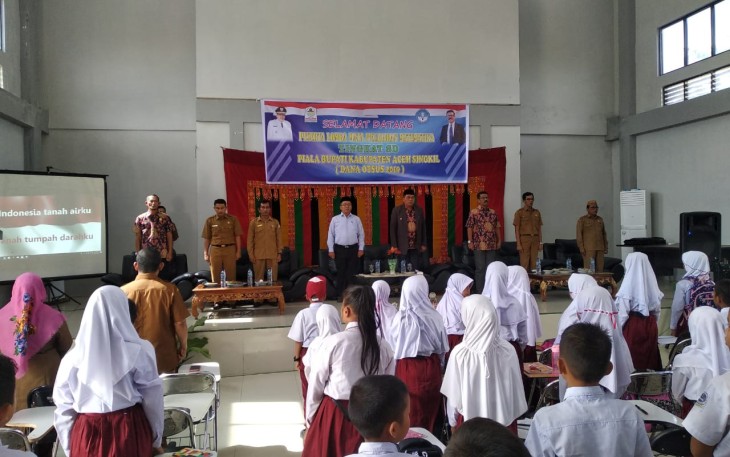 Bupati Aceh Singkil Dulmursid didampingi jajarannya saat membuka Lomba Mabel Matematika.